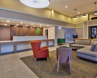 Holiday Inn Westbury-Long Island By IHG - Carle Place - Lobby