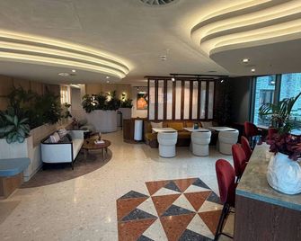 Stylish Park-Facing Retreat in Central Manchester - Prestwich - Lobby