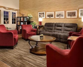 Fantastic View of Pullman! 2 Relaxing Rooms, Pool, Free Breakfast and Parking - Pullman - Lounge