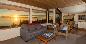 The Wheelhouse Inn - Nelson - Living room