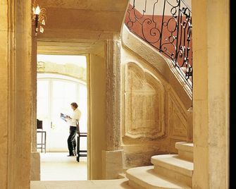 La Maison Sur La Sorgue - Esprit de France - L’Isle-sur-la-Sorgue