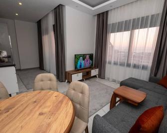 Luxury Apartment With All Social Activites And Full Furniture In Alanya - Avsallar - Wohnzimmer