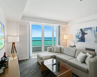 Oceanfront Ritz-Carlton 1 Bedroom Luxury Residence - Fort Lauderdale - Living room