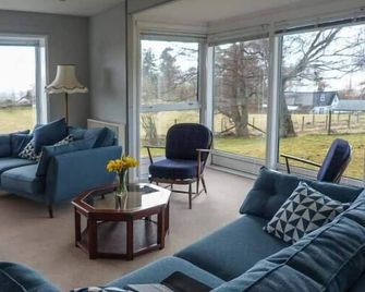 Fronthill - Newtonmore - Huiskamer