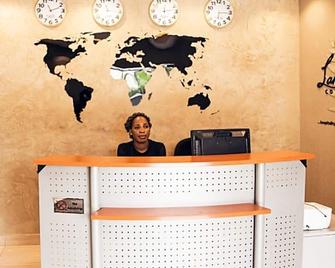 Lantano Cottage - Lagos - Front desk