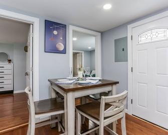 2 Bedroom Apartment In Bristol Near Plainville - Bristol - Restaurant