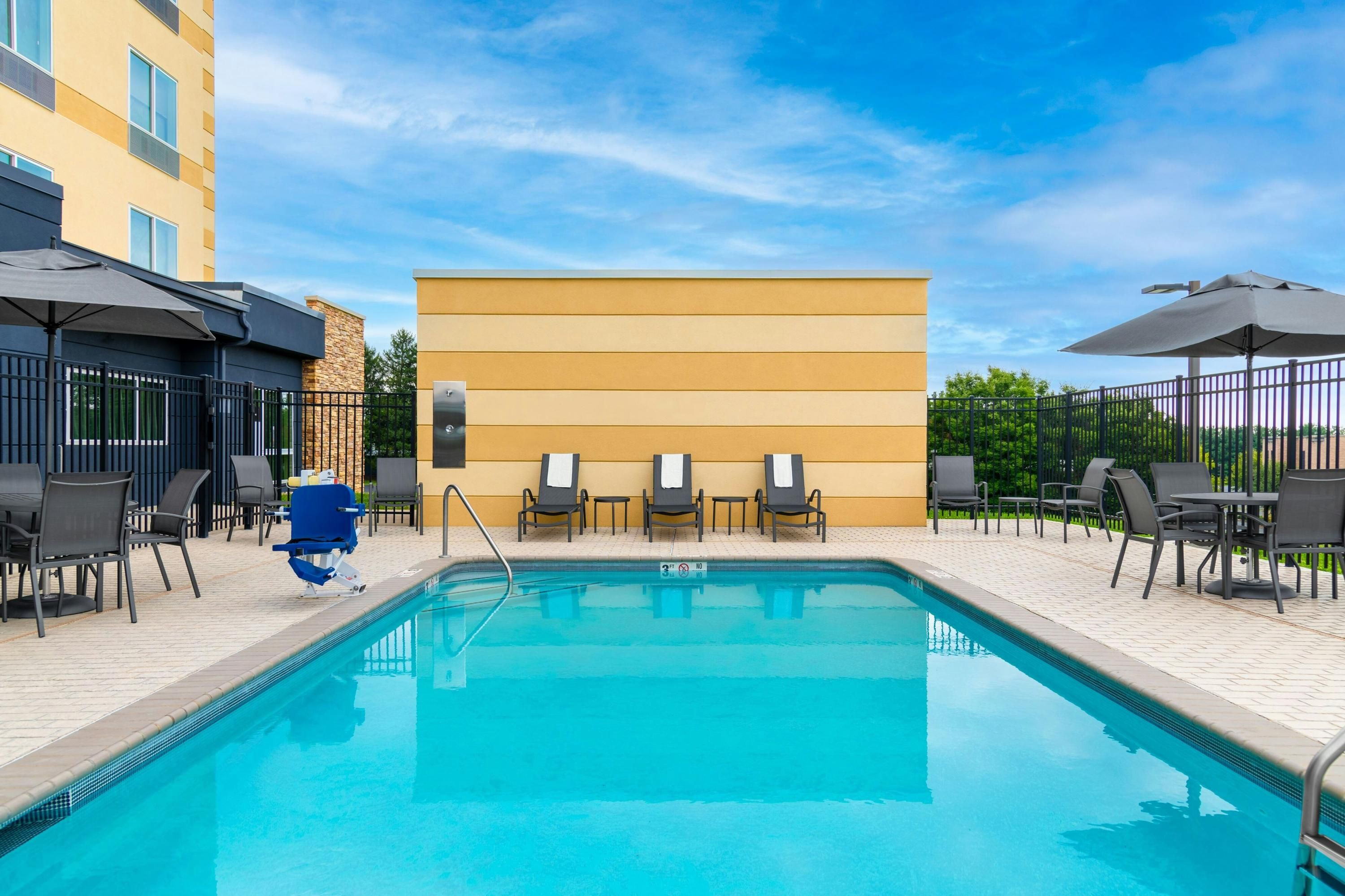 Fairfield Inn and Suites by Marriott Martinsburg - Martinsburg - Pool