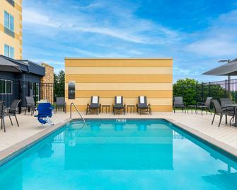 Fairfield Inn and Suites by Marriott Martinsburg - Martinsburg - Piscina