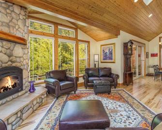 Beautiful 3bd Sanctuary Inside Yosemite - Ahwahnee - Living room