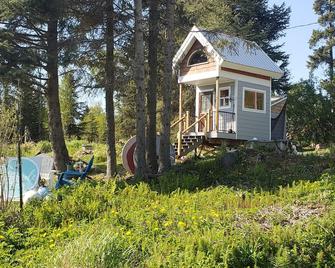 Repurposed Playhouse with room for 2! - Homer - Building