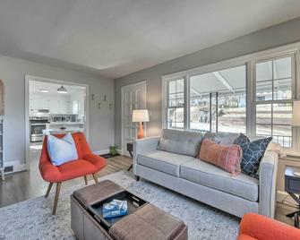 Mid-Century Modern Cottage in Ardmore Area! - Winston-Salem - Oturma odası