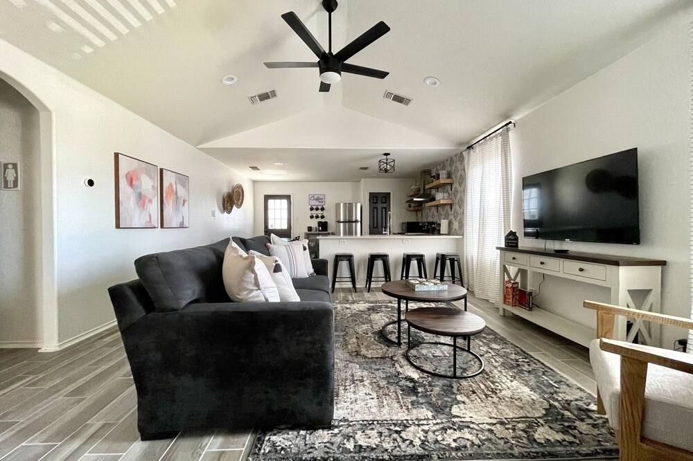 Home 7 min to Lackland AFB & close to SeaWorld - سان انطونيو - غرفة معيشة