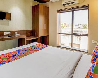 Fabhotel Eros 211 - Nr Sreebhumi - Колката - Спальня