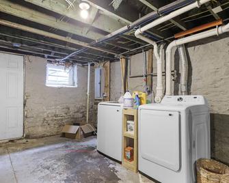 Hartford Stylish 5br Near Downtown With Private Backyard - San Luis - Lavandería