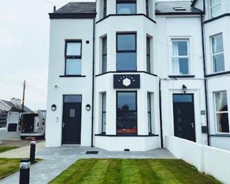 Station 36 Studio Apt - Portstewart - Building