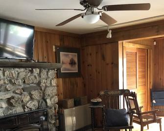 Beautiful Lake Front Rental - Rumney - Dining room