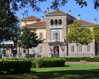 Arborea: Nice accommodation in a magnificent villa - Arborea - Arborea - Edificio