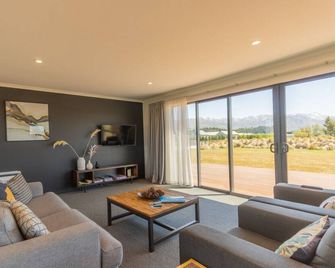 Mountain View Retreat, Twizel Free Wifi - Twizel - Living room