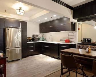 Independence Square 310, Chic, Remodeled Studio w/ Great Location in Aspen, A/C, & Kitchenette - Aspen - Dapur