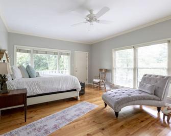 Walk To The Football Games!! One Block From Ua! - Fayetteville - Habitación
