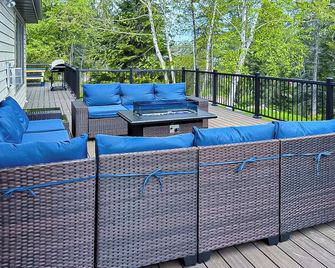 Luxurious newly renovated lake Home on Rainy Lake - International Falls - Balcon