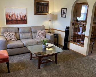 Great Location! Very Clean 1-Bedroom Townhouse - St Joseph - Obývací pokoj