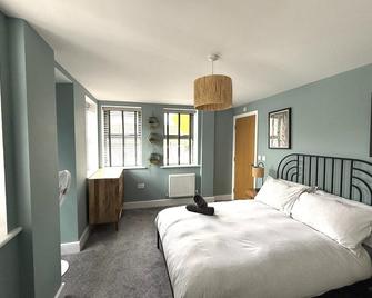 Bernard Point - Southampton - Bedroom