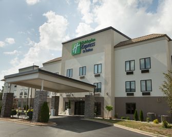 Holiday Inn Express & Suites Madison By IHG - Madison - Budova