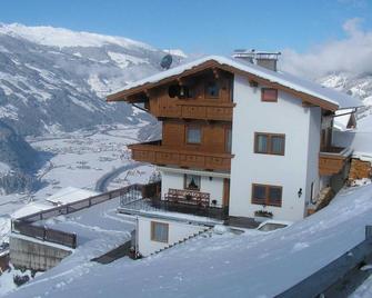 Apartment in Hippach im Zillertal with a garden - Hippach - Gebäude