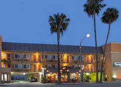 Travelodge by Wyndham Culver City - Culver City - Gebouw