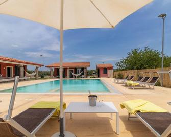 Holiday Home 'Villa Melograno' with Shared Pool, Wi-Fi and Air Conditioning - Ispica - Piscina