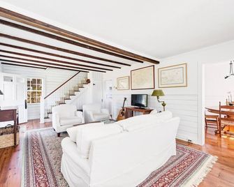 Charming Cottage Near Ocean Beaches, Farm Stand, Train & Village - Rr#: 22-517 - East Hampton - Living room