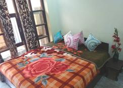 Handa Villa in Greater Noida - Greater Noida - Bedroom