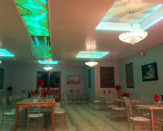 Charming and unique private room - 108 - Aguada - Restaurante