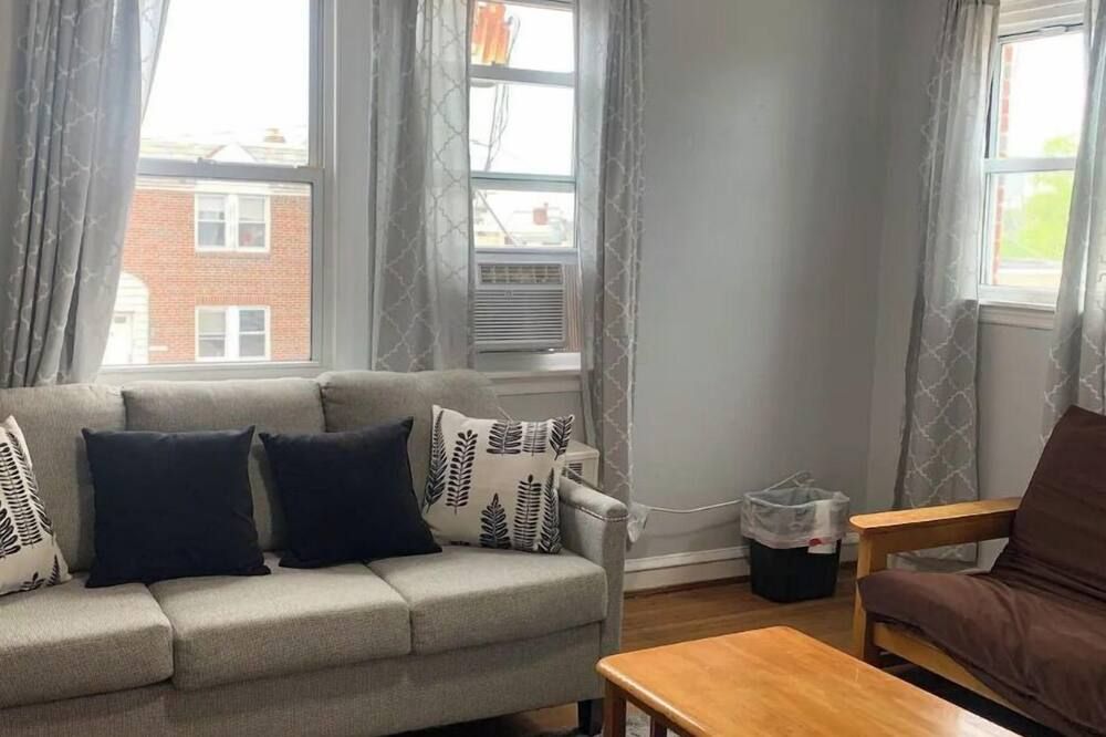 King Bed & Free Parking in Rhawnhurst! - פילדלפיה - סלון