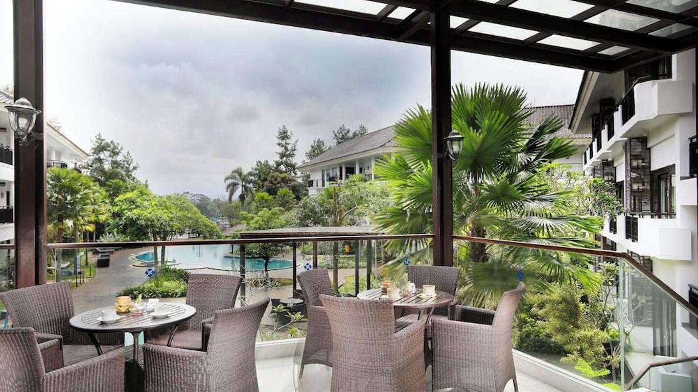 Lido Lake Resort By Mnc Hotel