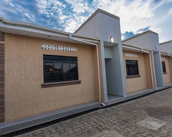 The Den Soroti Blue - Soroti - Edificio
