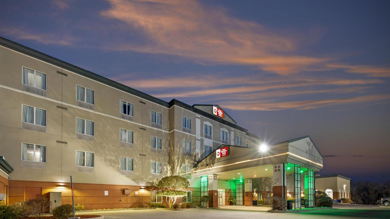 Best Western Plus Pembina Inn & Suites