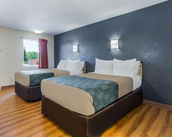 Quality Inn & Suites - Columbus - Schlafzimmer