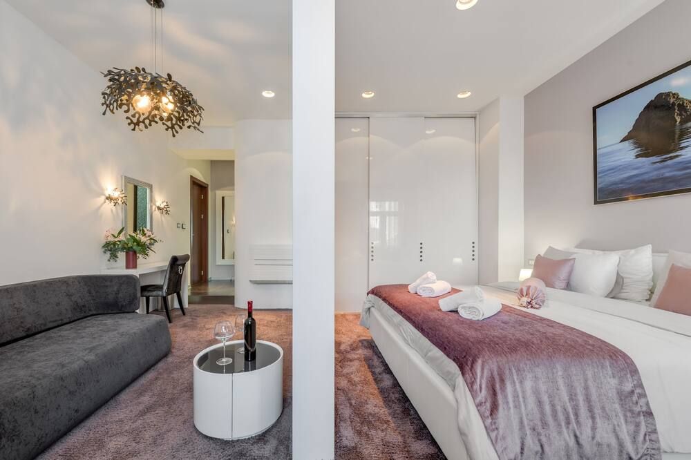 Starlight Luxury Rooms