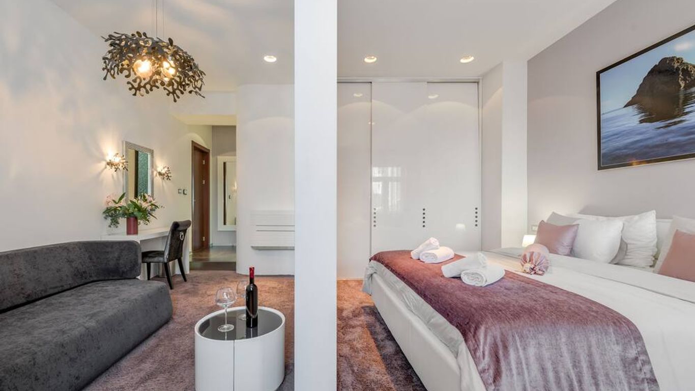 Starlight Luxury Rooms