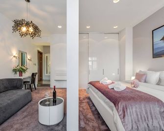 Starlight Luxury Rooms - Split - Bedroom