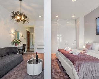 Starlight Luxury Rooms - ספליט - חדר שינה