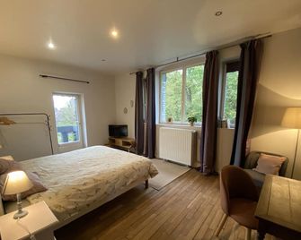 Stone house with lots of charm ideal for family. - Chailly-en-Bière - Habitación