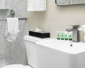 The Leef Hotel - Glendale - Casa de banho