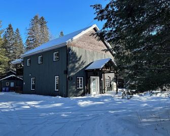 Le Chalet des Amis du Monde Charming cottage in the heart of nature. - Saint-Alexis-des-Monts - Будівля