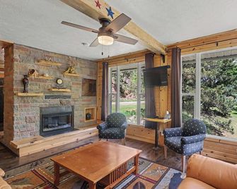 The Hill View Suite at Ten Stone Lodge - Keystone