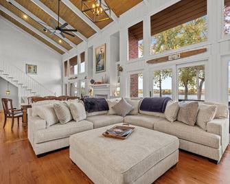 Luxury Lake House in SC With Mountain Views! - Inman - Living room