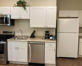 Unit 2 - Silver - Pinal Creek East - wifi - king bed - Globe - Keuken