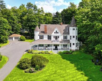 Hideaway Inn Lenox - Lenox